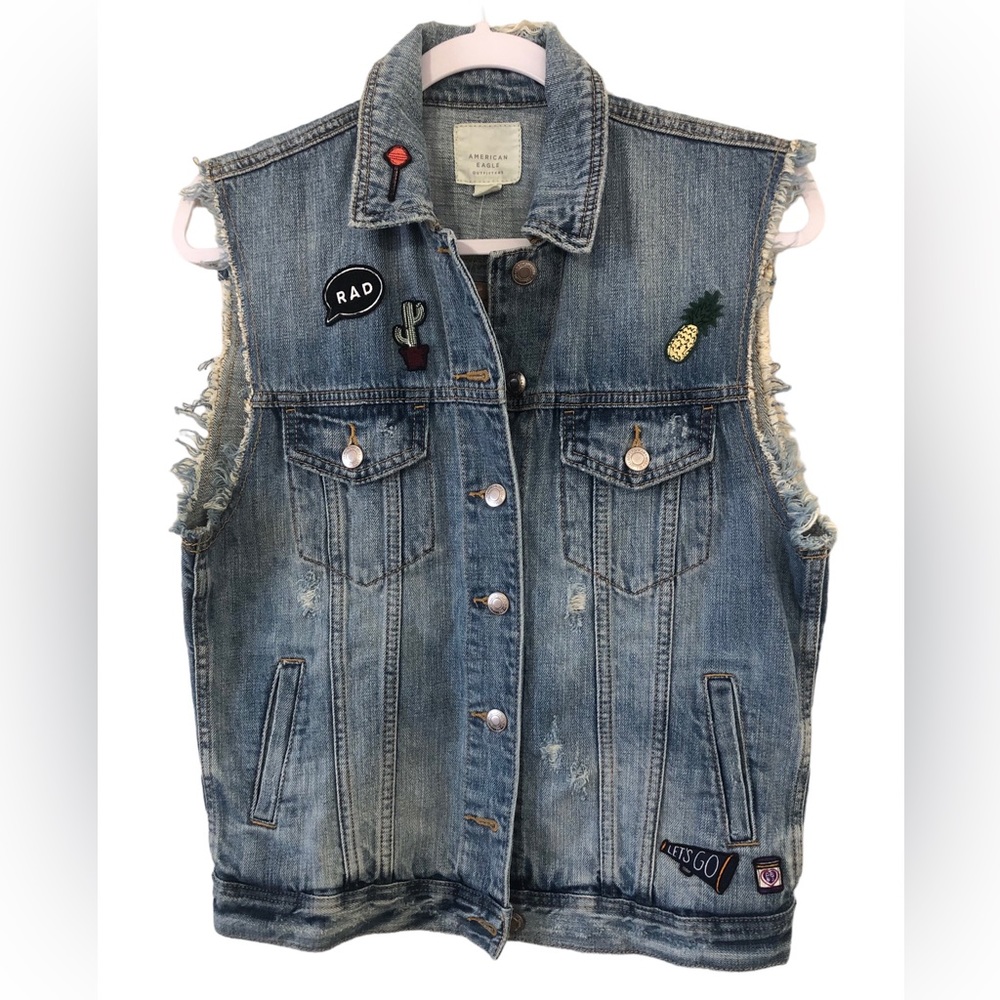 AMERICAN EAGLE OUTFITTERS NWT  COOL PATCH JEAN JACKET NWT